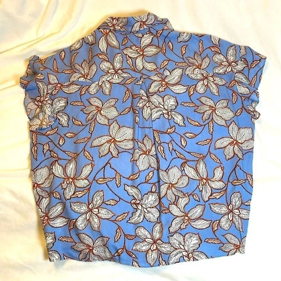 JESSICA SIMPSON SHORT SLEEVE BUTTON DOWN BLUE FLORAL BLOUSE WOMENS SIZE M NWT - Picture 4 of 5